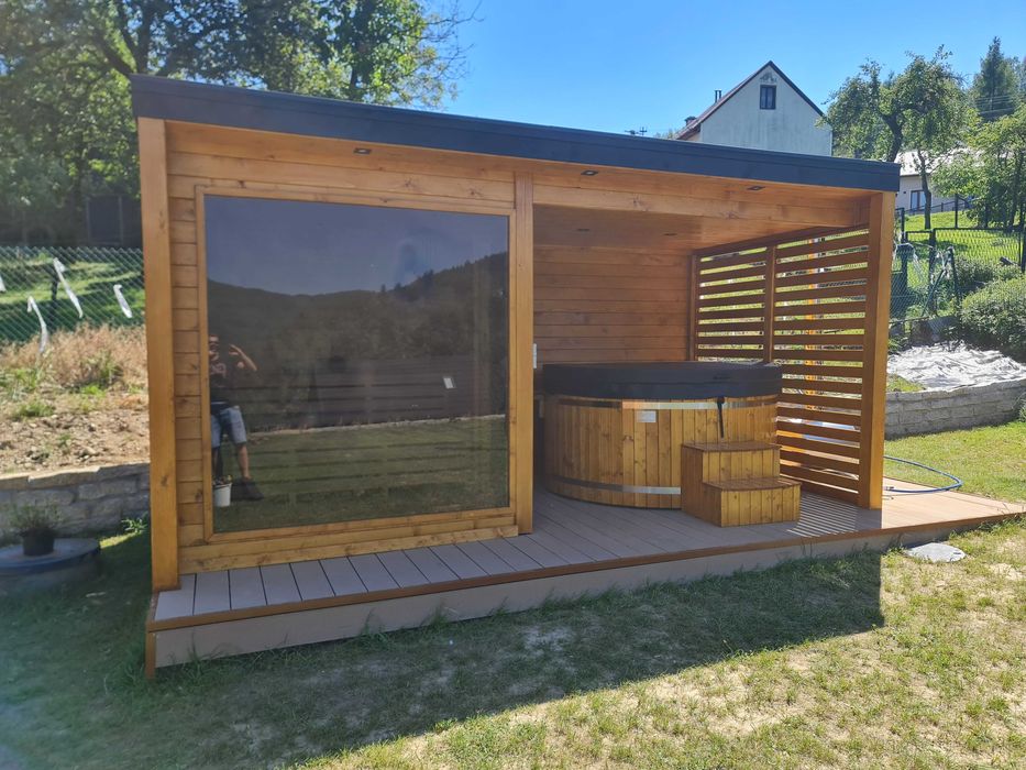 sauna ogrodowa z miejscem na balie, nowoczesne spa zewnętrzne premium