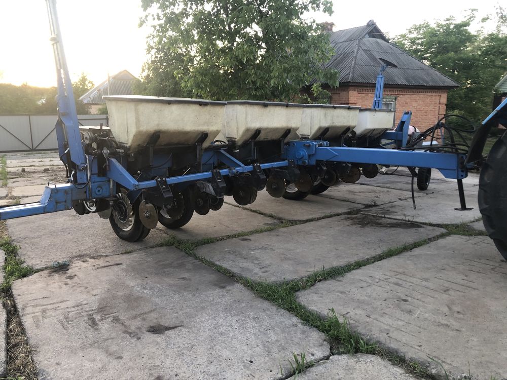 Продам сівалку Kinze 8 рядную ,No -Till.