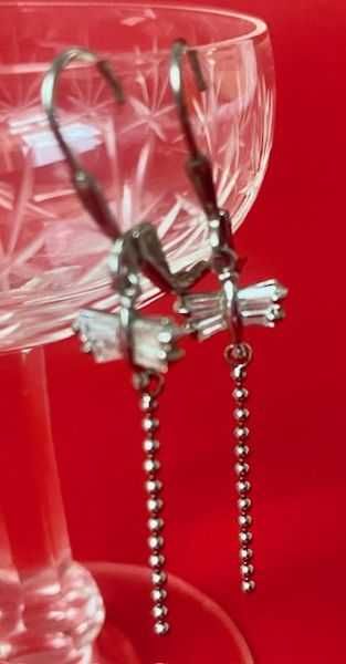 srebrne kolczyki w kształcie ważki z cyrkoniami