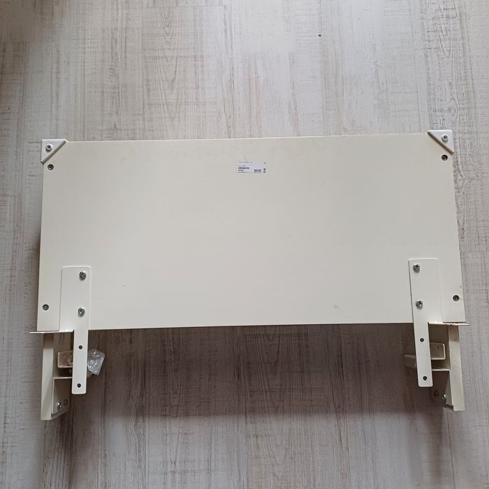Regał Ikea z przykręcanym przewijakiem