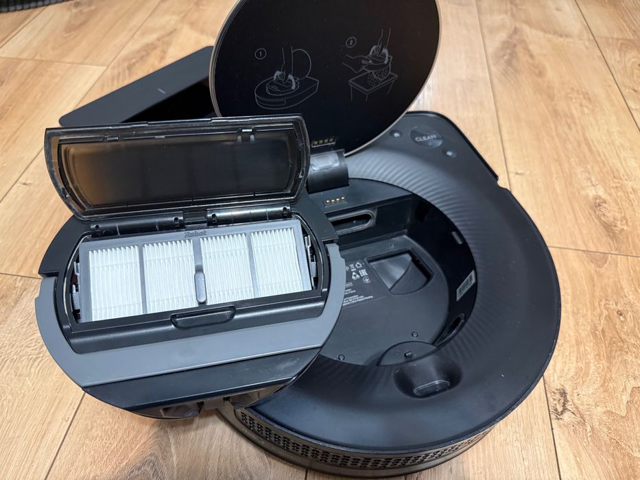 iRobot Roomba S9 wraz z stacją dokującą i oryginalnymi akcesoriami