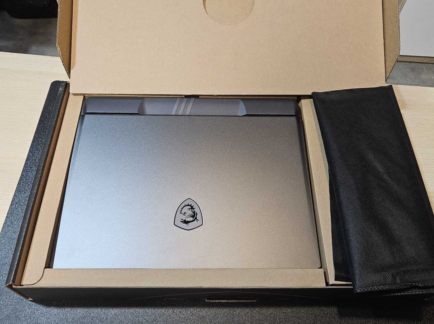 Laptop dla graczy MSI Vector i9 32GB 1TB RTX4080 W11 jak NOWY