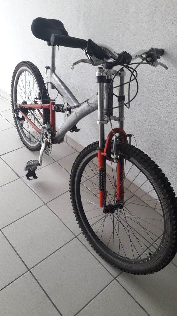 Bicicleta dupla suspensão aro 26