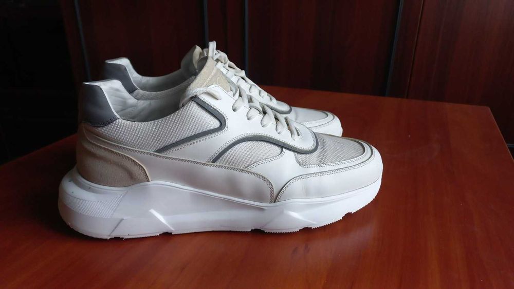 продам кросівки білі