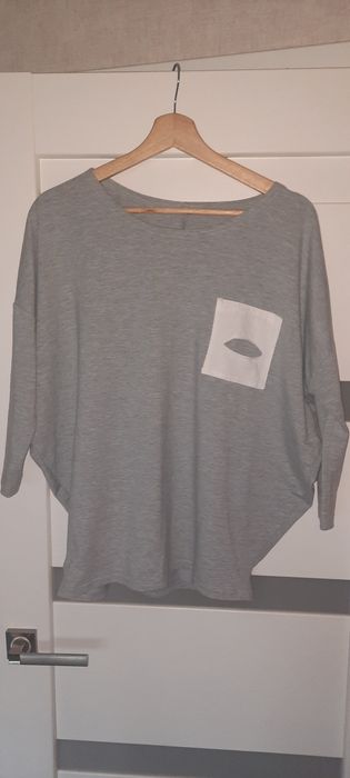 Szara bluzka nietoperz.