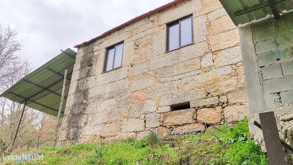 Quinta em aldeia entre Viseu e a Guarda