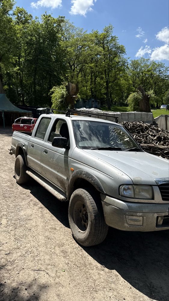 Автомобіль Mazda B2500