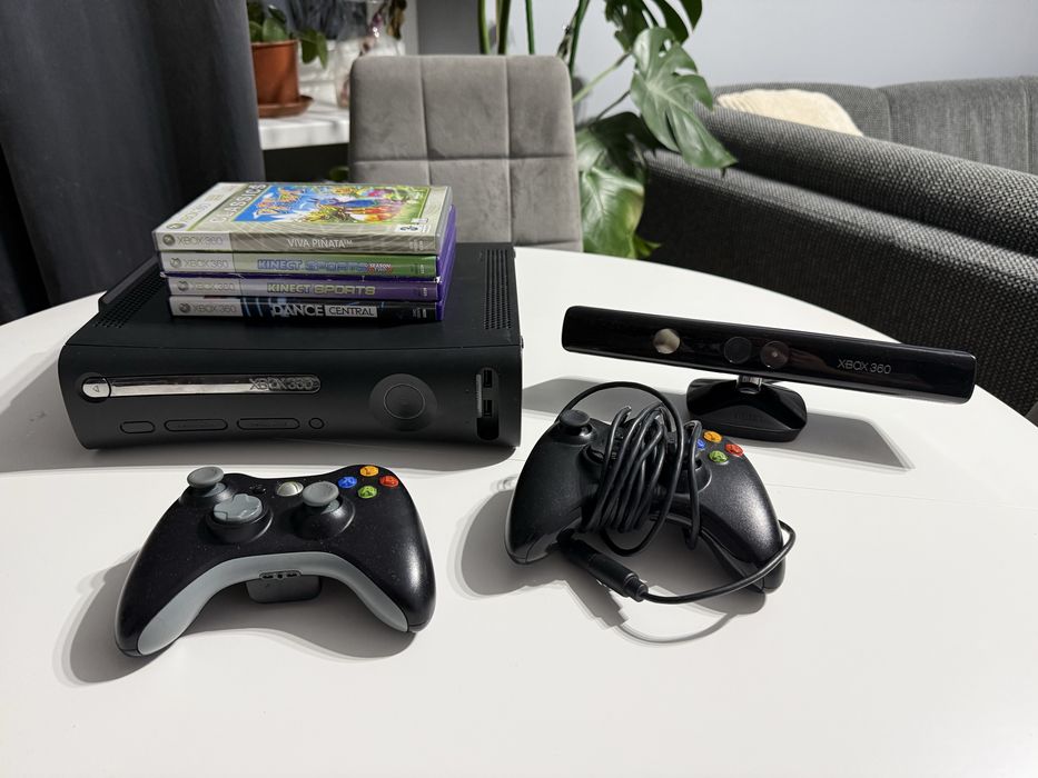 Xbox 360 , kinect , 2 pady, zestaw gier