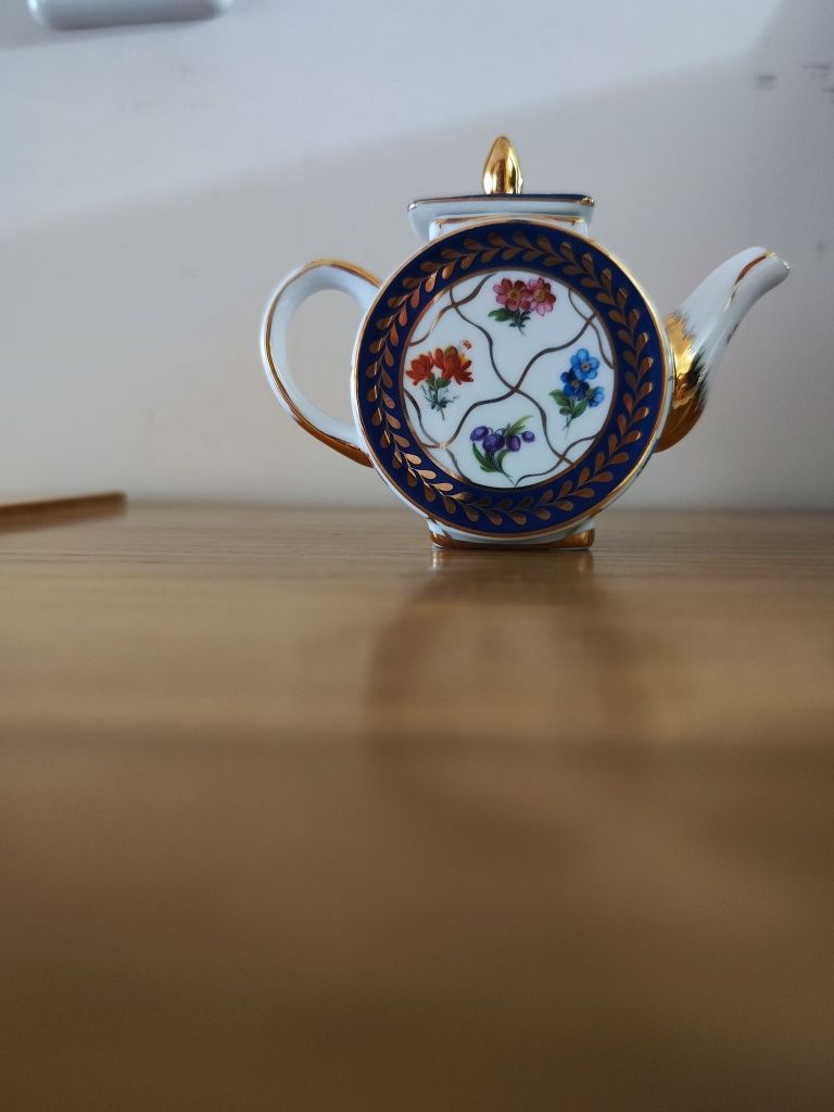 Bule em miniatura de fina porcelana Royal