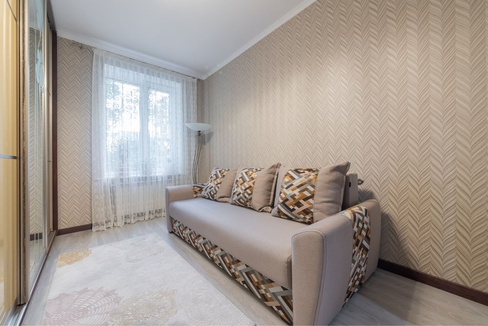 Без % Продається  шикарна квартира , 3 кімнати . Урядовий квартал .