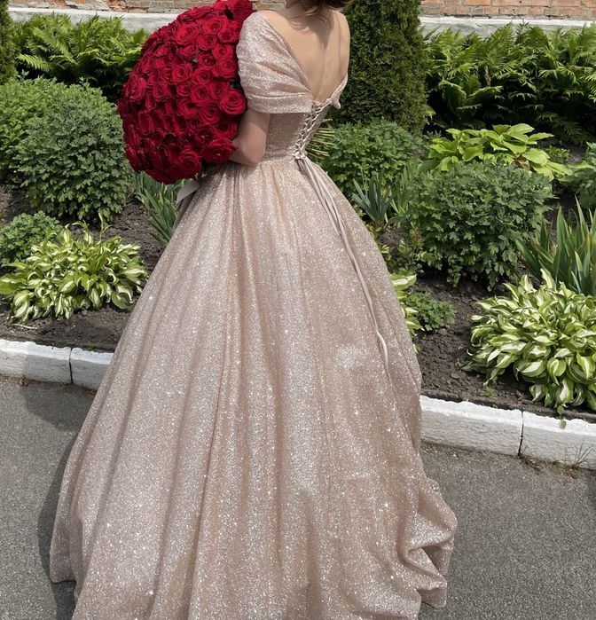 Пишна випускна сукня