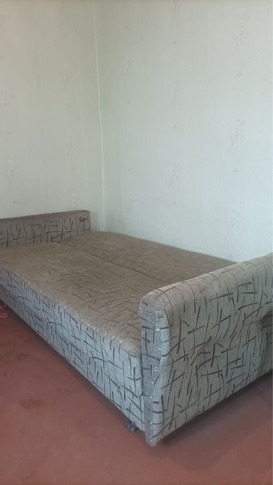 Прода диван и два кресла.