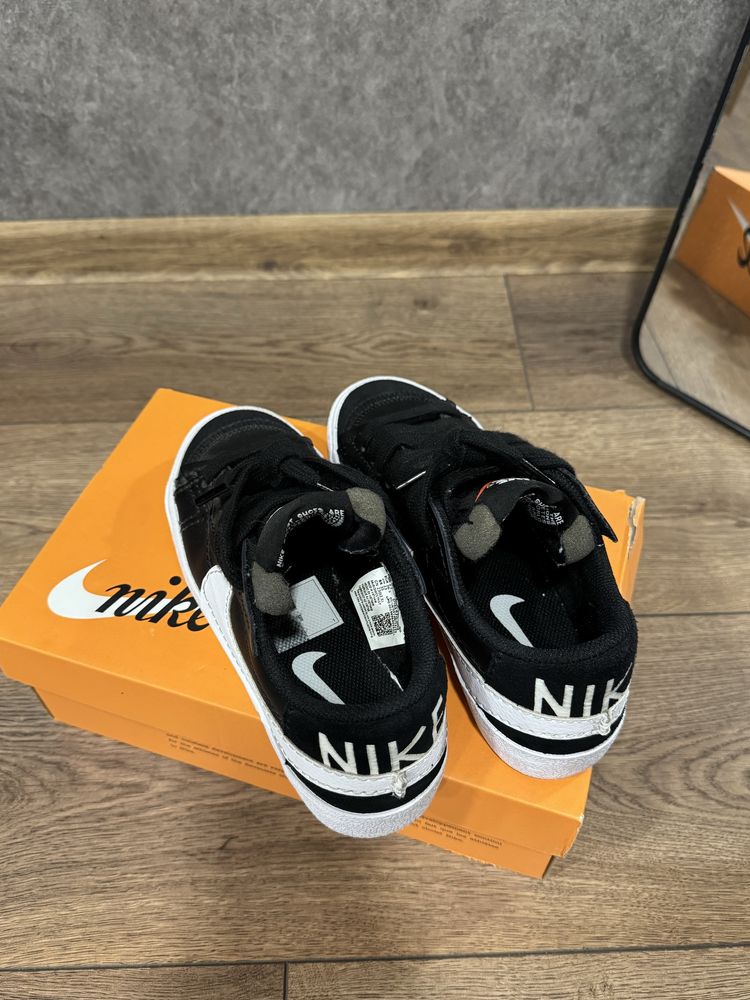 Продаю оригінальні кросівки Nike Blazer Low