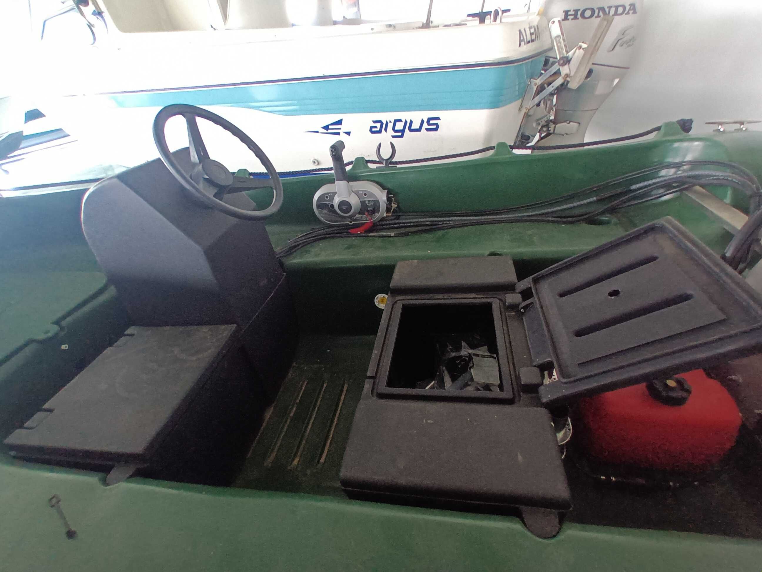 BARCO WHALY 310 Com o motor MERCURY 15HP 4T. EFI ELPT