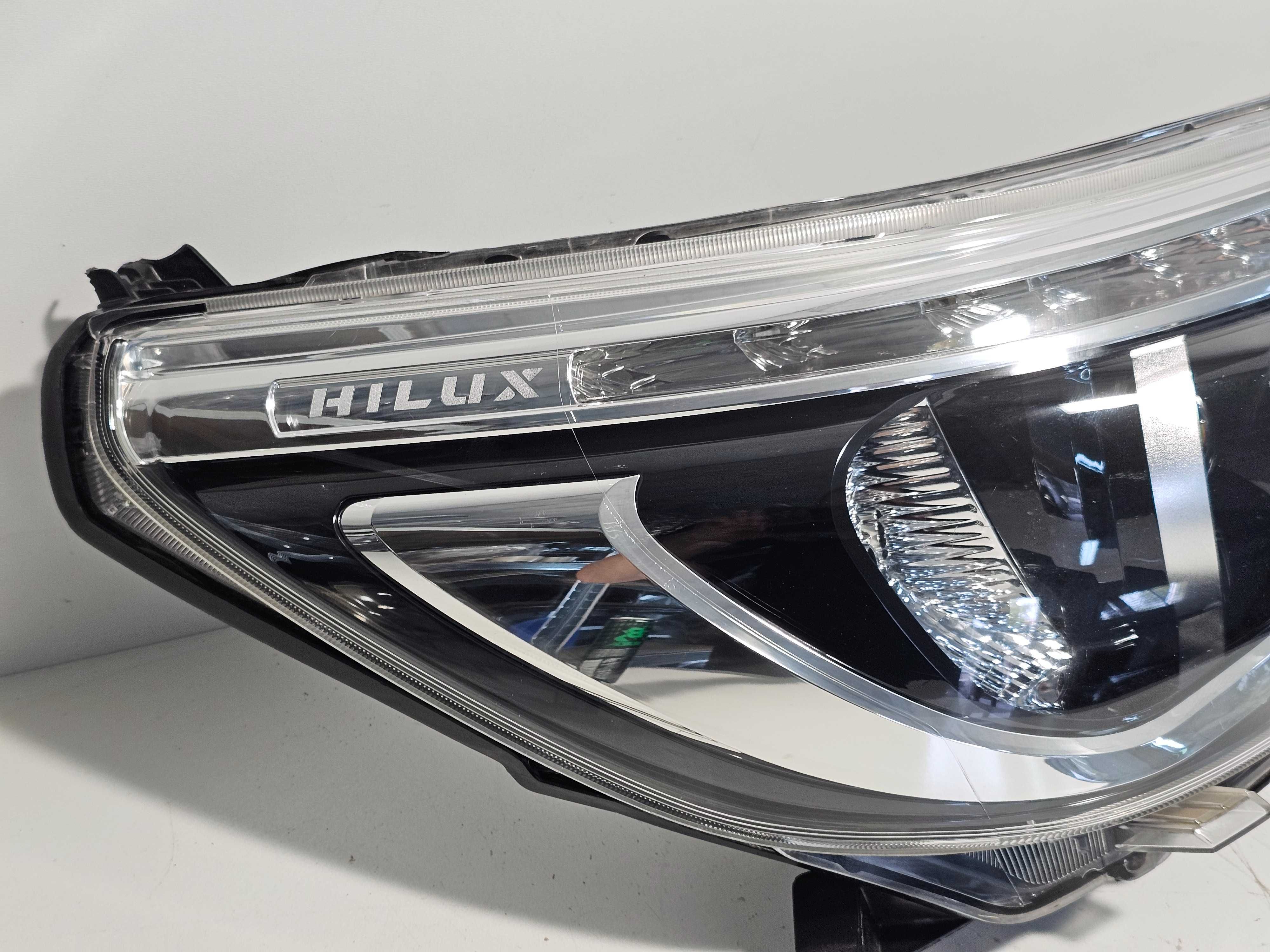 TOYOTA HILUX 8 VIII LED lampa prawa przednia przód