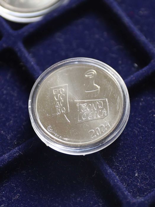 Portugal Moeda 5 € Cupro-Níquel - O Conhecimento – Desenhar a Moeda