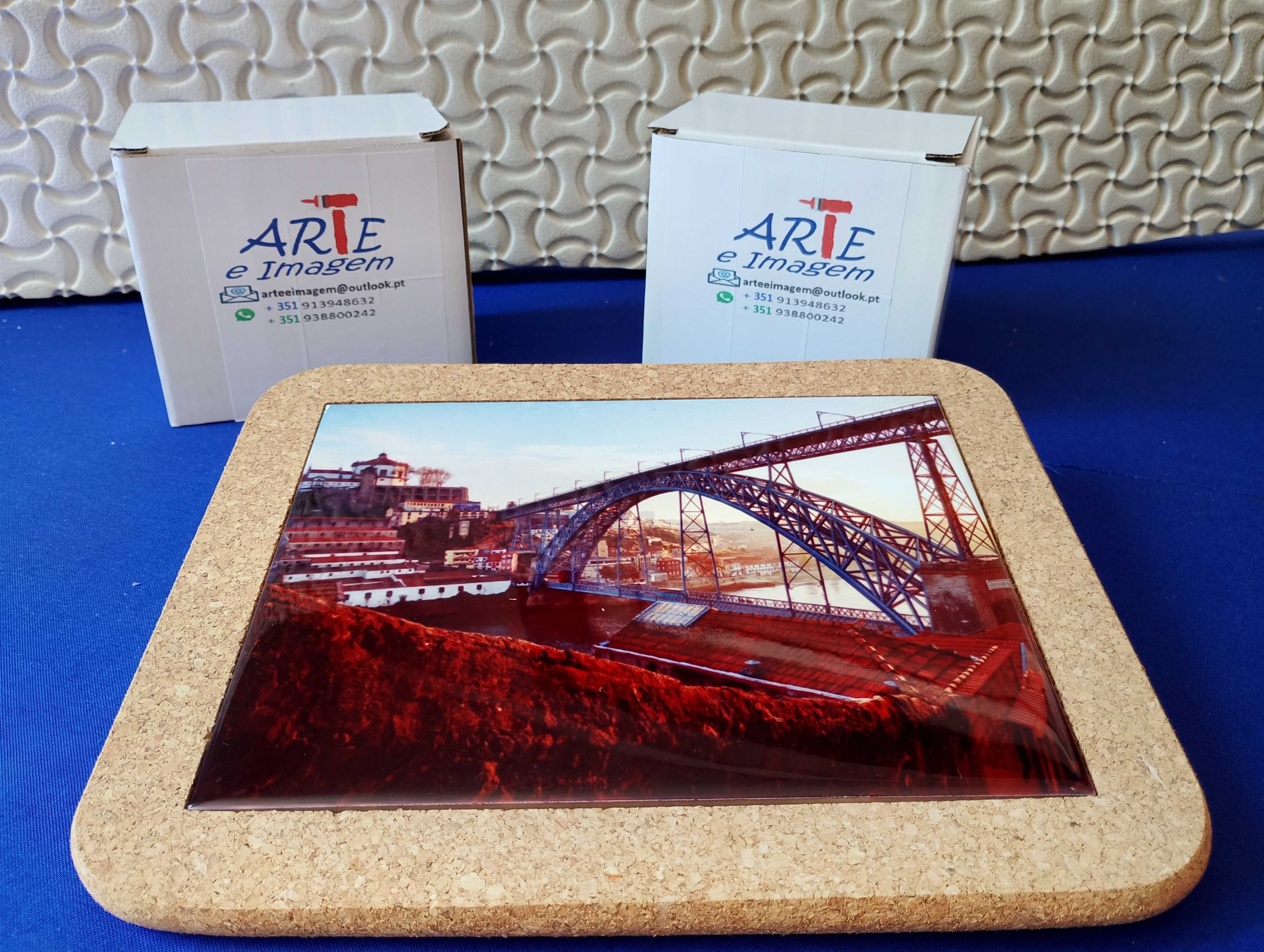 Canecas, garrafas e azulejos personalizados