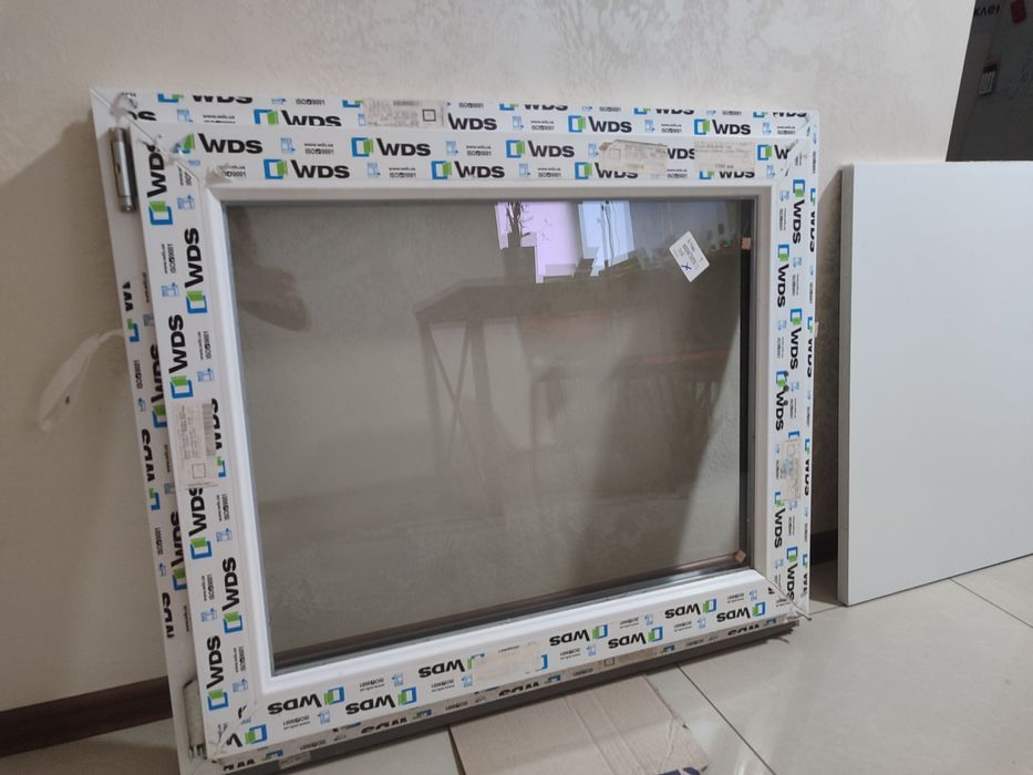 Вікно поворотне антрацит зовні ш930*в780 ПО РАМІ