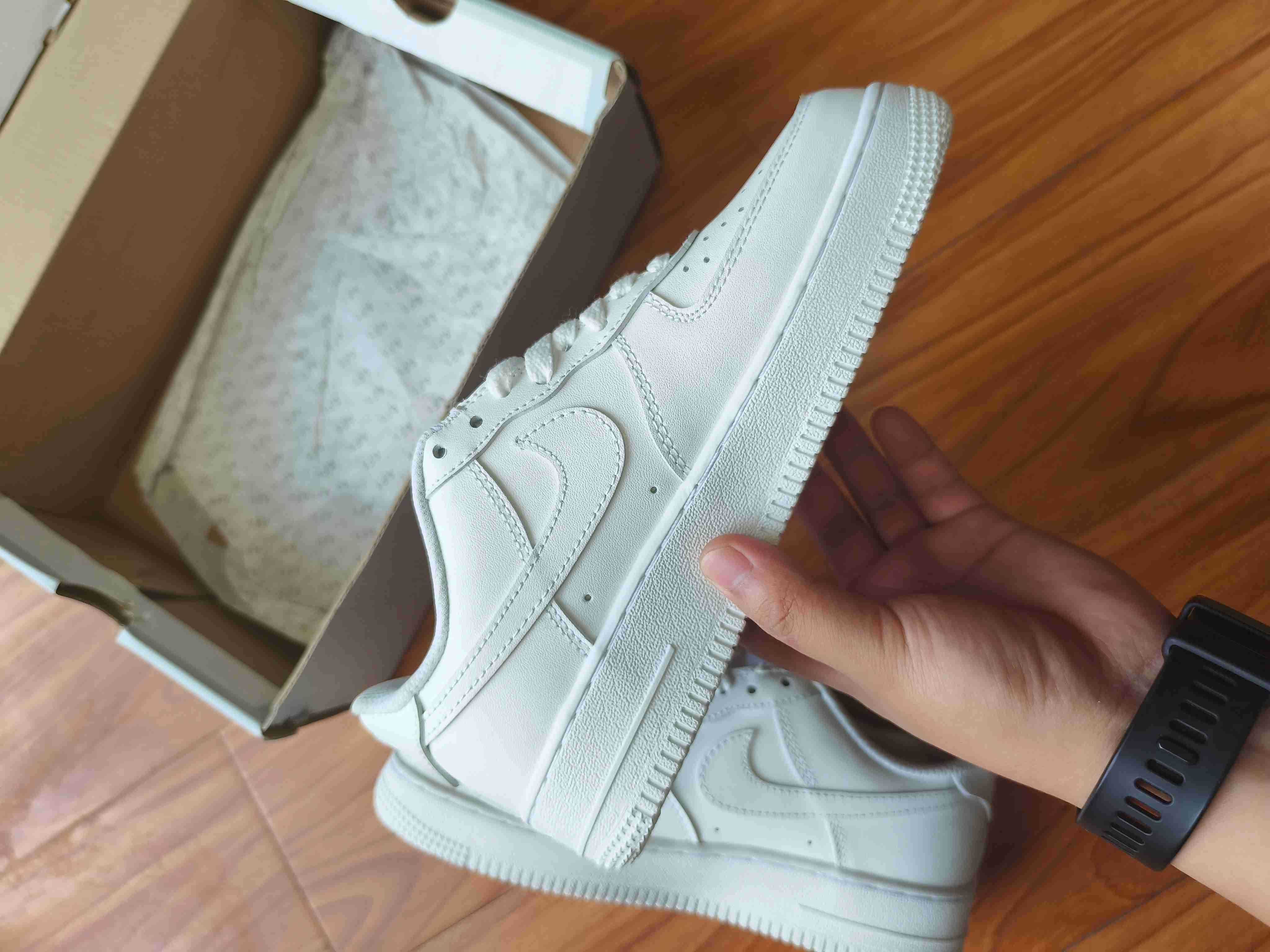 Damskie trampki Nike, białe, rozmiar 43