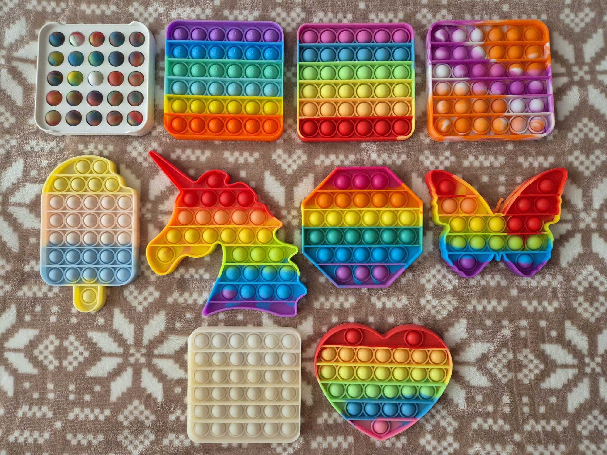 10x tęczowe pop it popit sensoryczne uspokajające antystresowe gniotki