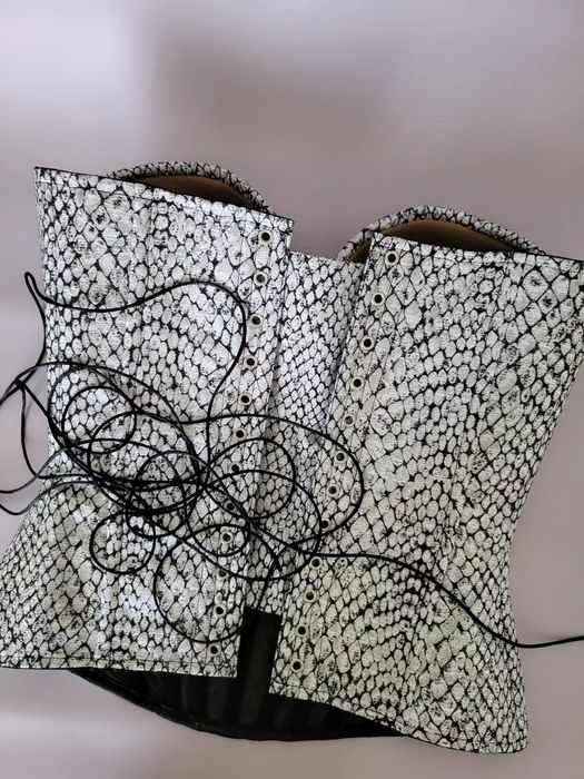 Корсет змія з гарною утяжкою