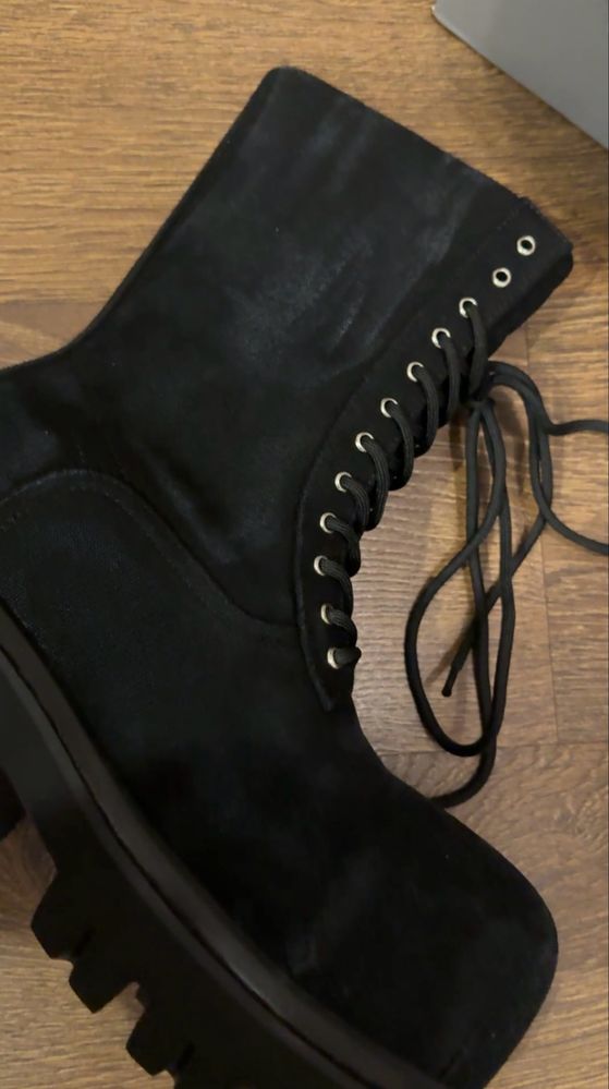 Нові Balenciaga Stomper