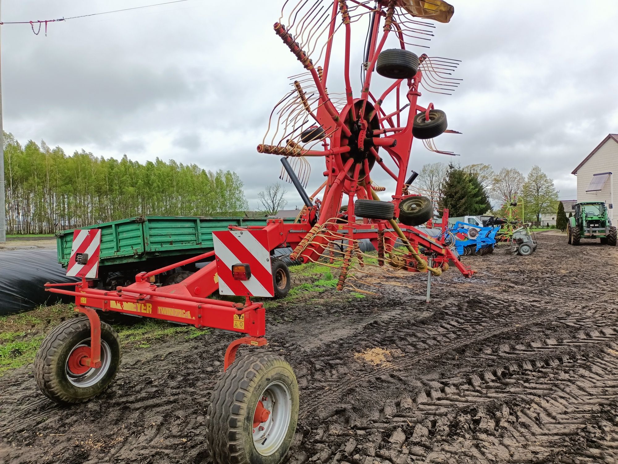 Zgrabiarka dwukaruzelowa niemeyer twin 725 do boku 715 . Krone potting