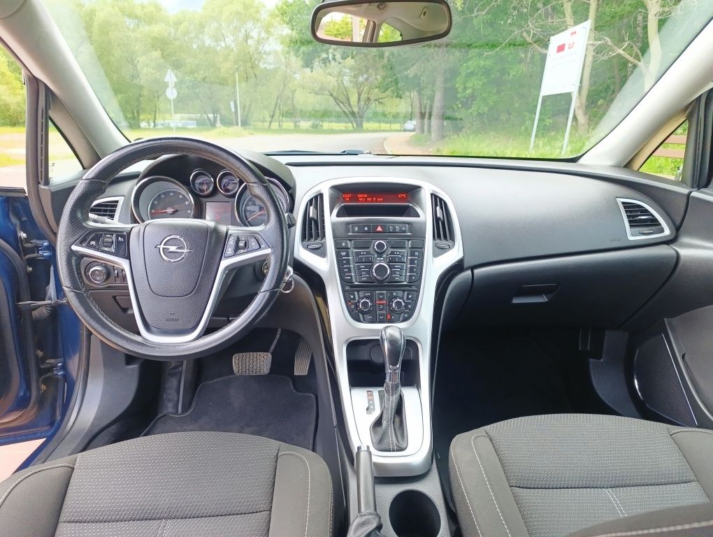 Opel Astra J 1.4 turbo 140 km Automat 2011/12 Tylko 185 tyś km