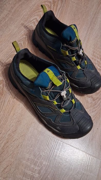 Buty turystyczne Quechua.