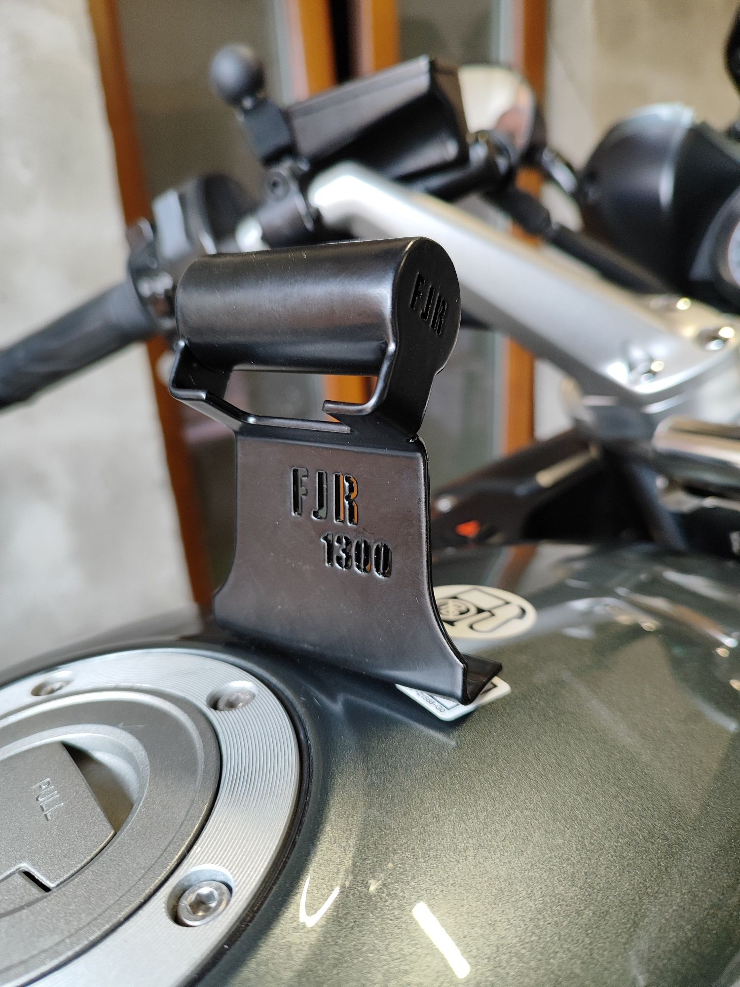 Wspornik pod uchwyt telefonu FJR1300