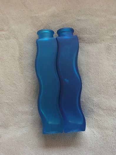 Niebieskie szklane falowane wazony z IKEI 2szt