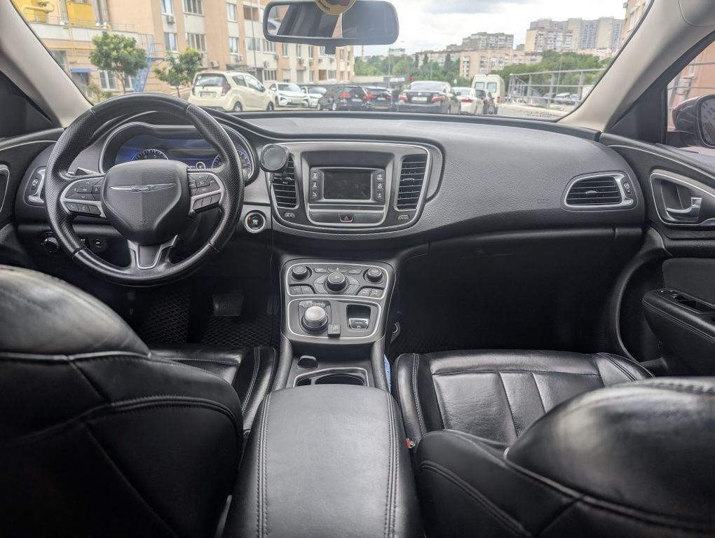Авто Chrysler 200