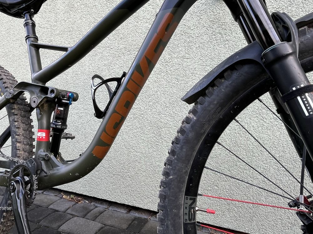 Rower MTB NS Bikes Snabb 130 plus 1, zawieszenie FOX