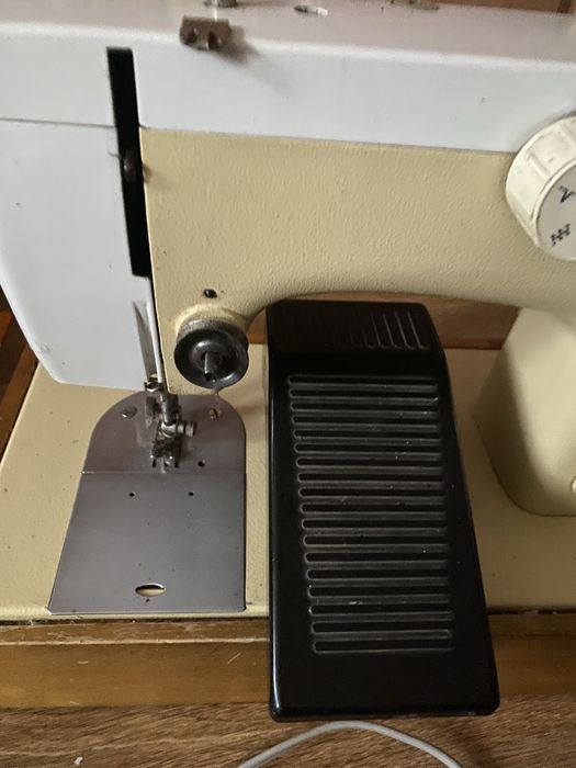 Швейная машинка Чайка -142 М