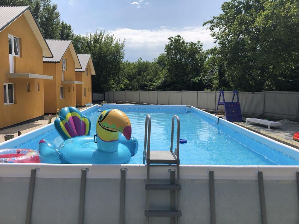 База відпочинку на Дністрі. Басейн. Село Вороновиця