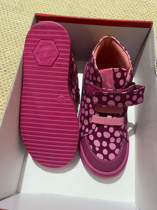 Sapatos de menina em couro novos