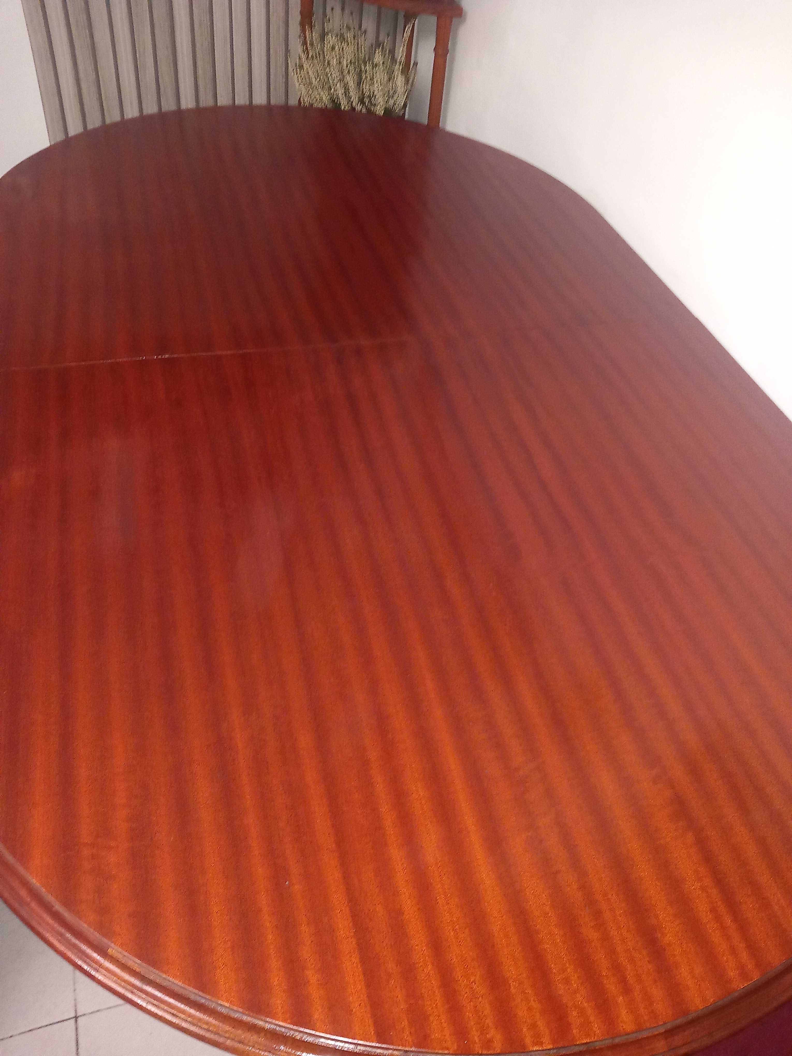 Mesa de sala em madeira
