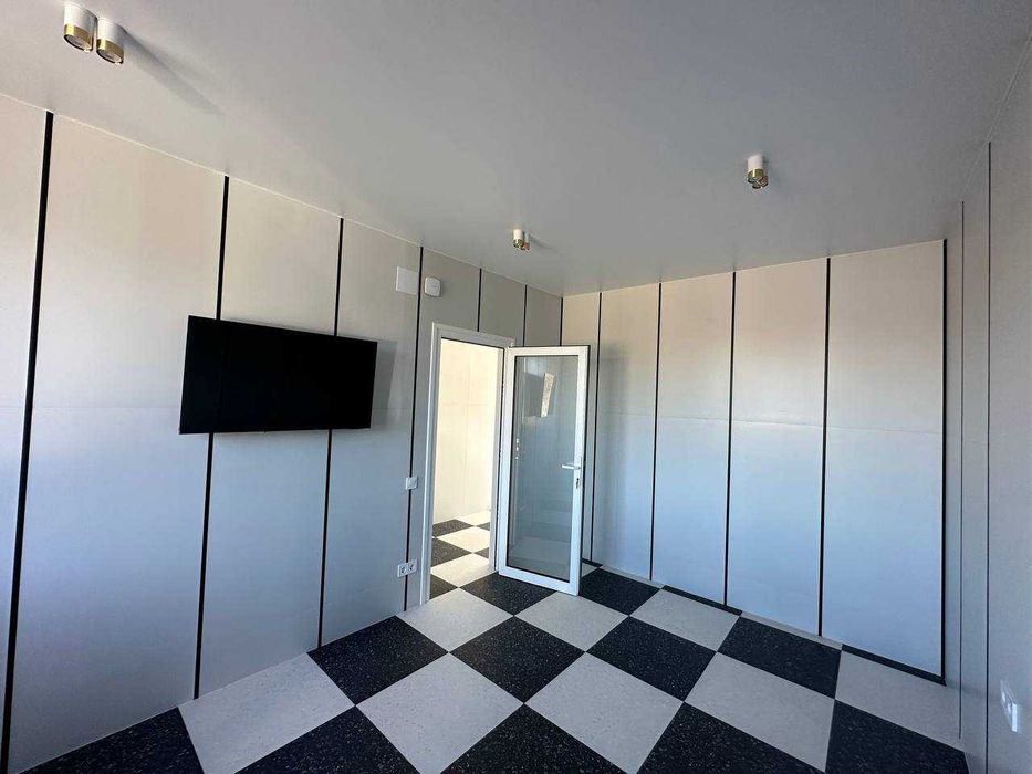 Однокімнатна квартира. 1 поверх + власний дворик в ЖК "Веселка"