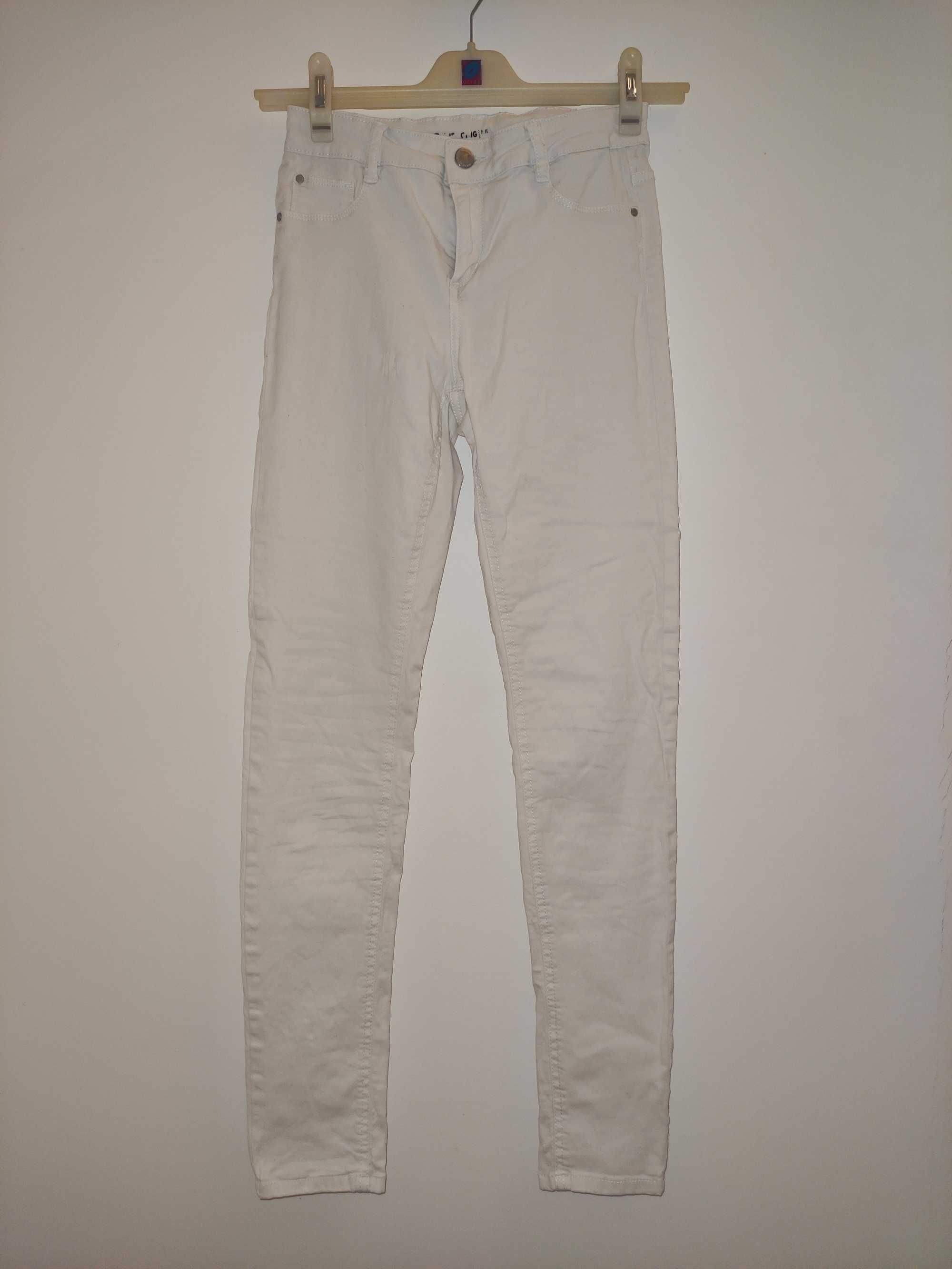 Białe jeansy skinny