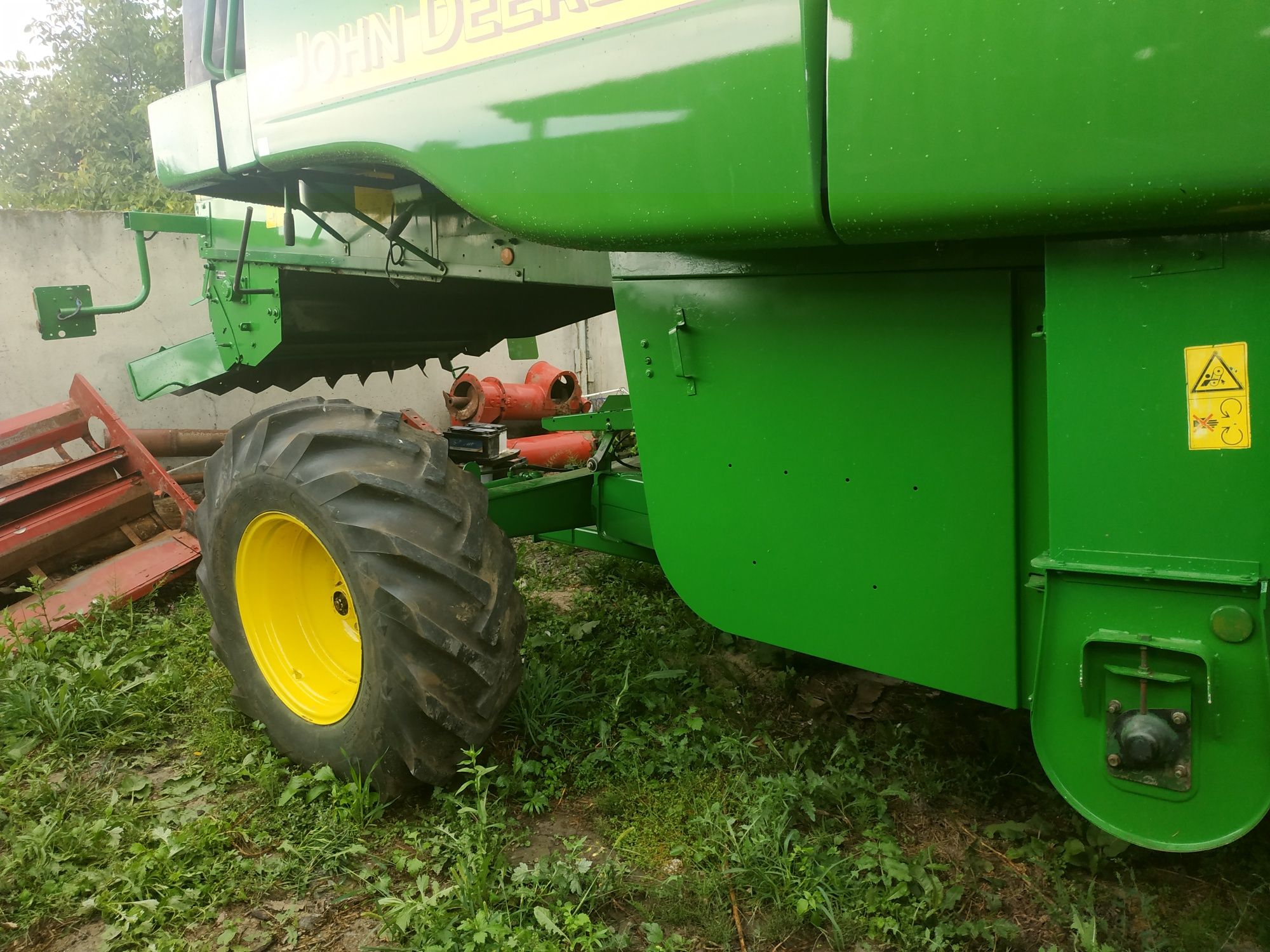 Зерноуборочный комбайн John Deere 9560 2002 року Джон Дир