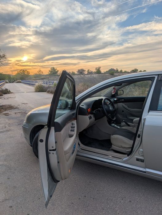 Продам машинуToyota Avensis