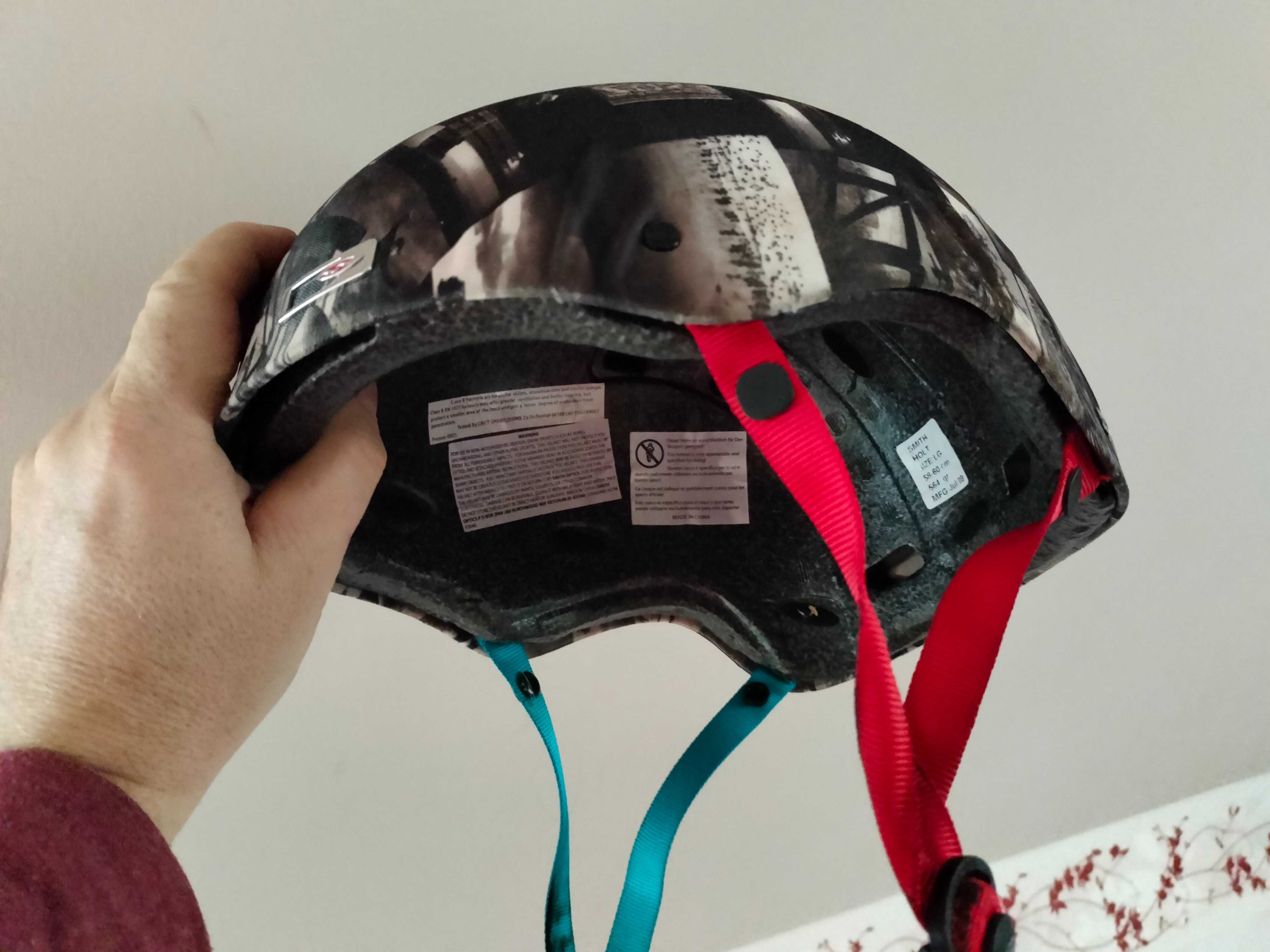 Kask snowboadrowy SMITH rozm.      .M 58-60cm unikatowy wzór .