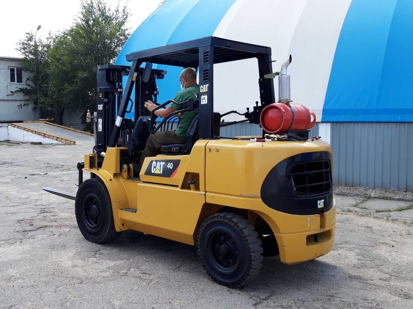 Аренда вилочного погрузчика б/у CAT GP40KL2 газовый Caterpillar