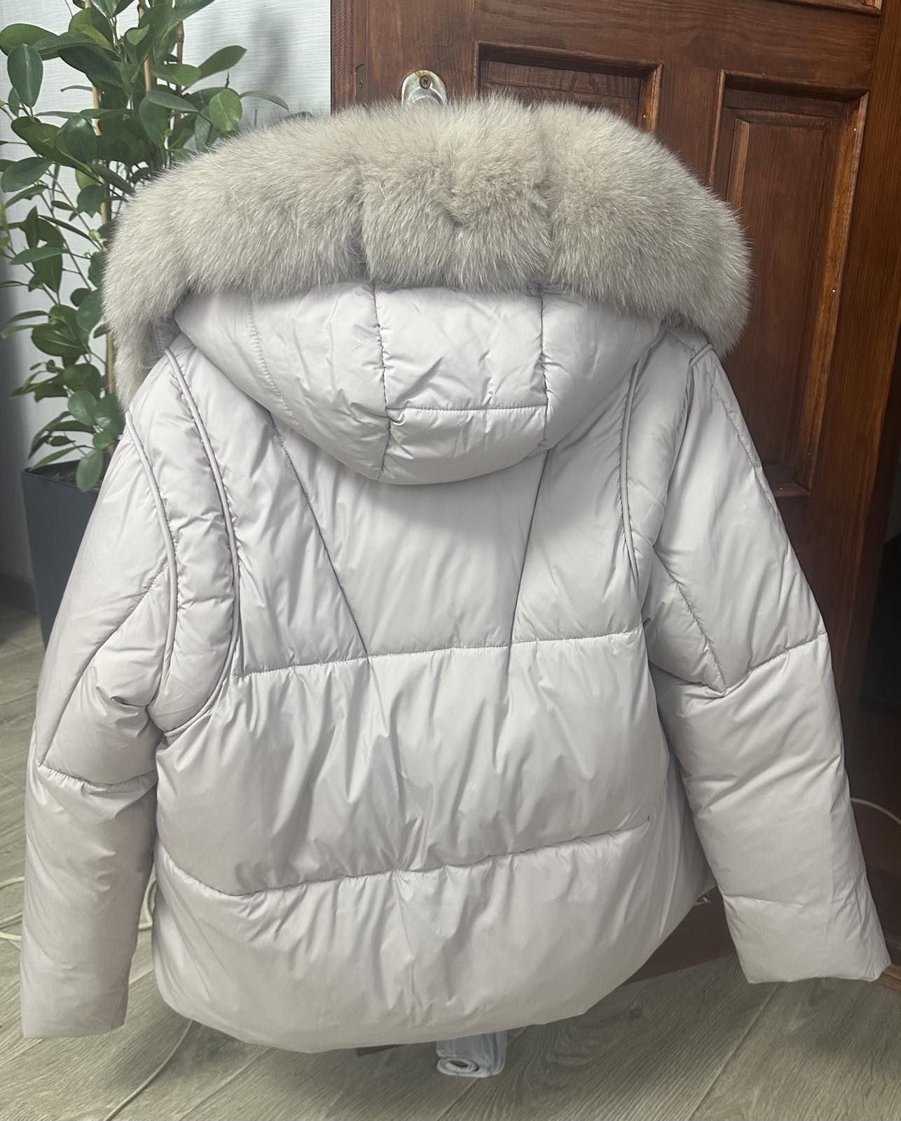 Продам пуховик с мехом