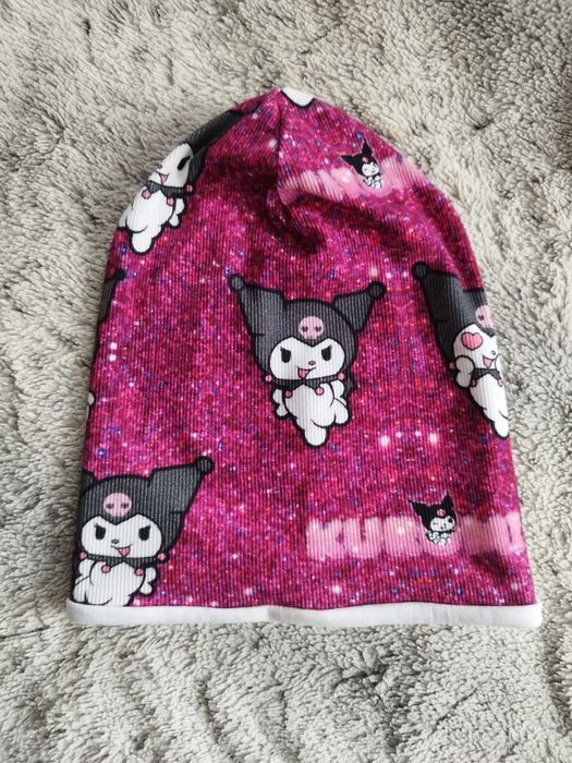 Czapka jesienno - zimowa Kuromi w rozmiarze 52-56 cm.