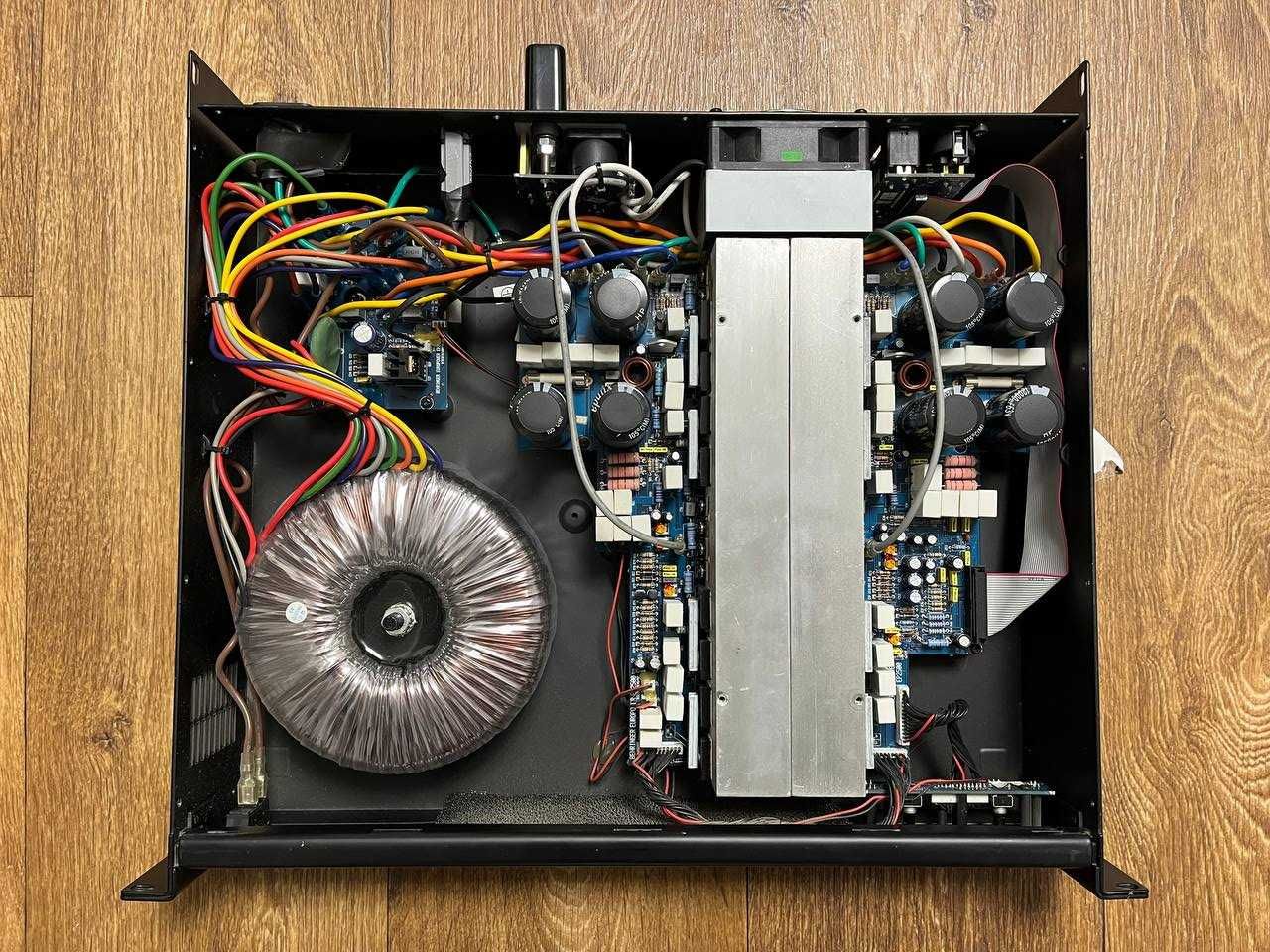 Підсилювач потужності Behringer EP2500 Europower