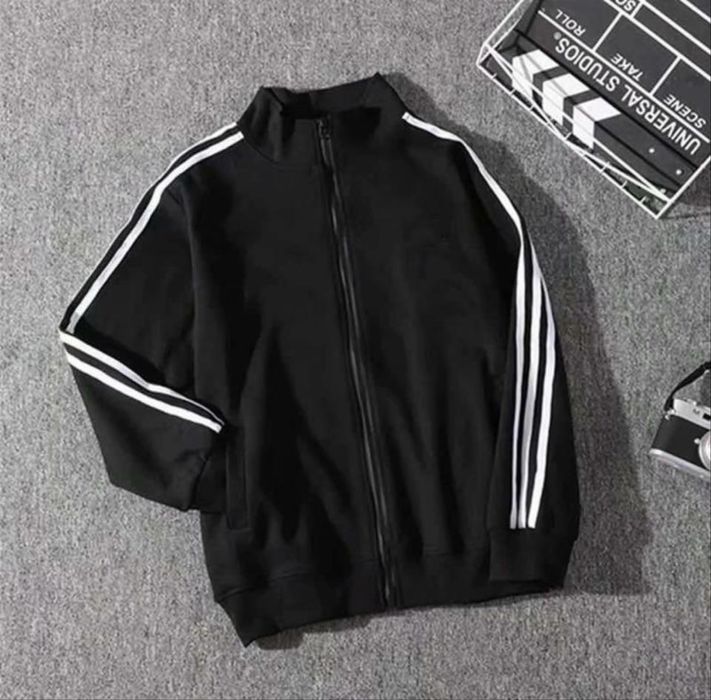 Стильная спортивная кофта с полосками унисекс