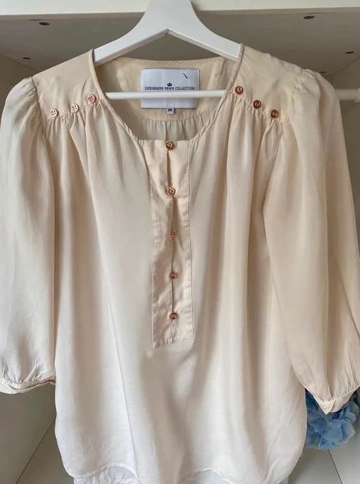 Beżowa koszula pudełkowa rozpinana z bufiastym rękawem 38 100% Jedwab