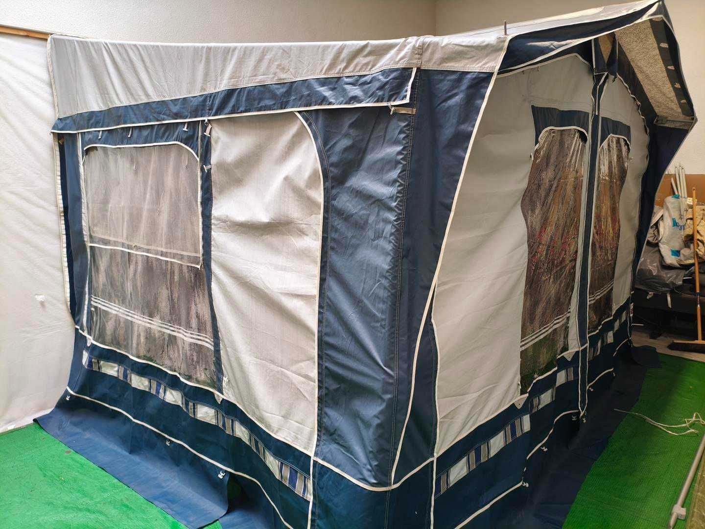 Przedsionek do przyczepy 755-780 cm. 270 cm głęboki.