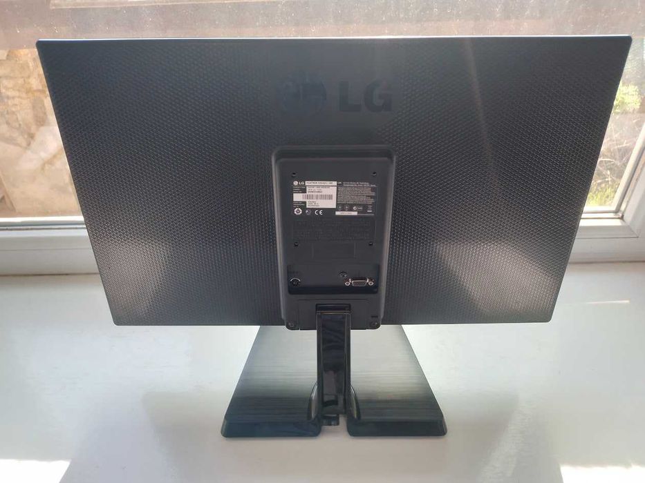 Монитор LG Flatron E2242C-BN